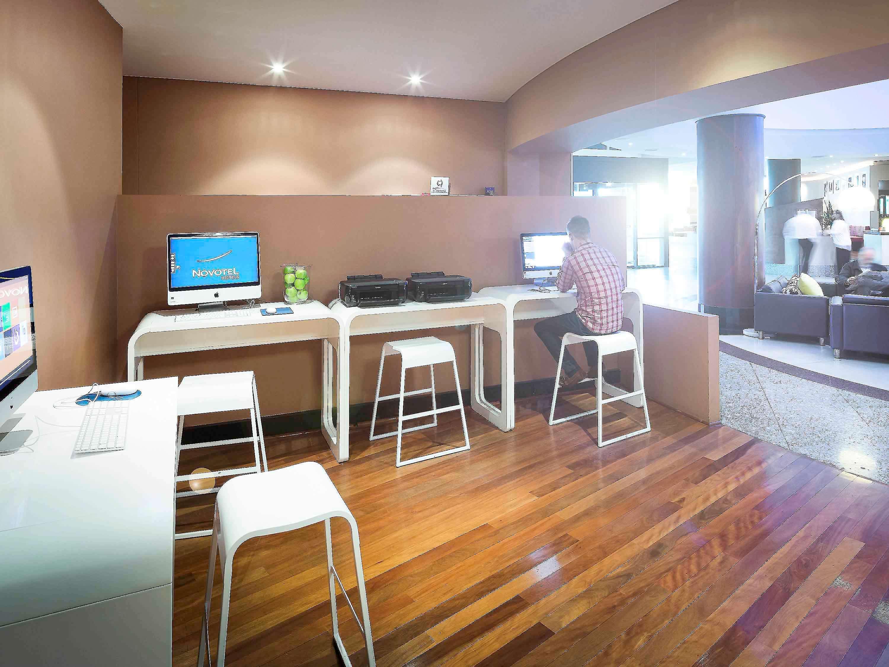 Novotel Perth Langley Eksteriør bilde
